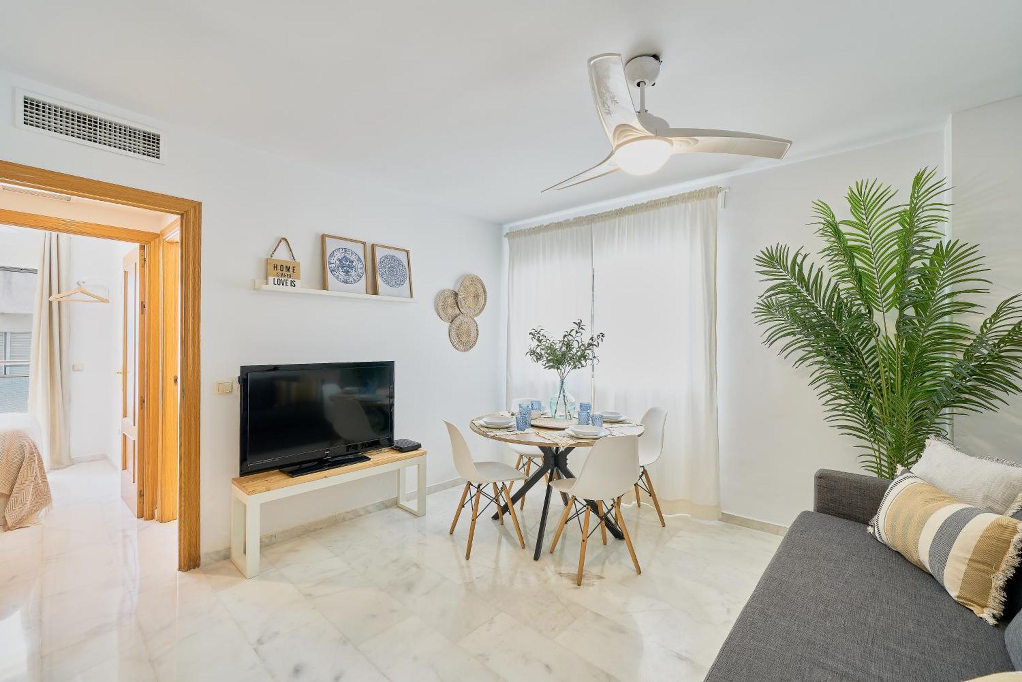Fuengirola Beach Apartment By Stay Belonio Bagian luar foto